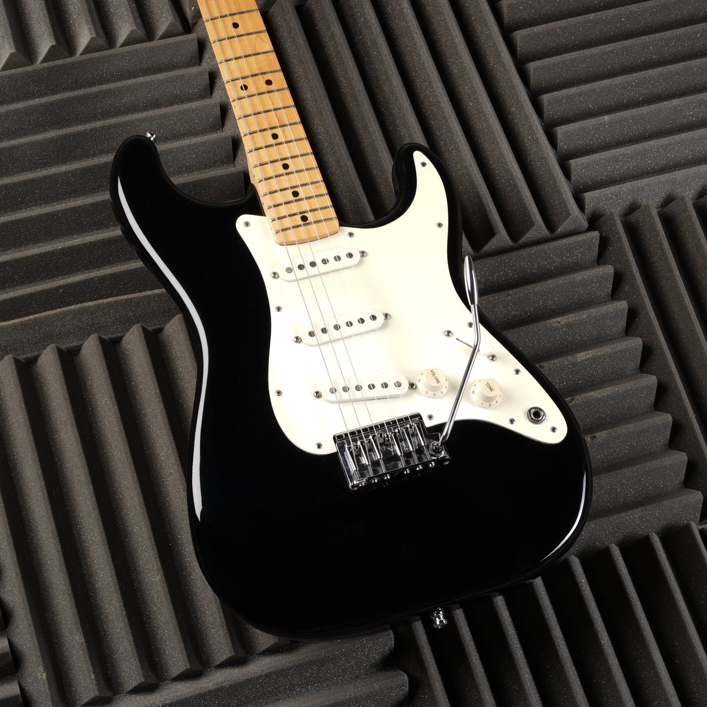 Fender Standard Stratocaster with Maple Fretboard 1983 - Black