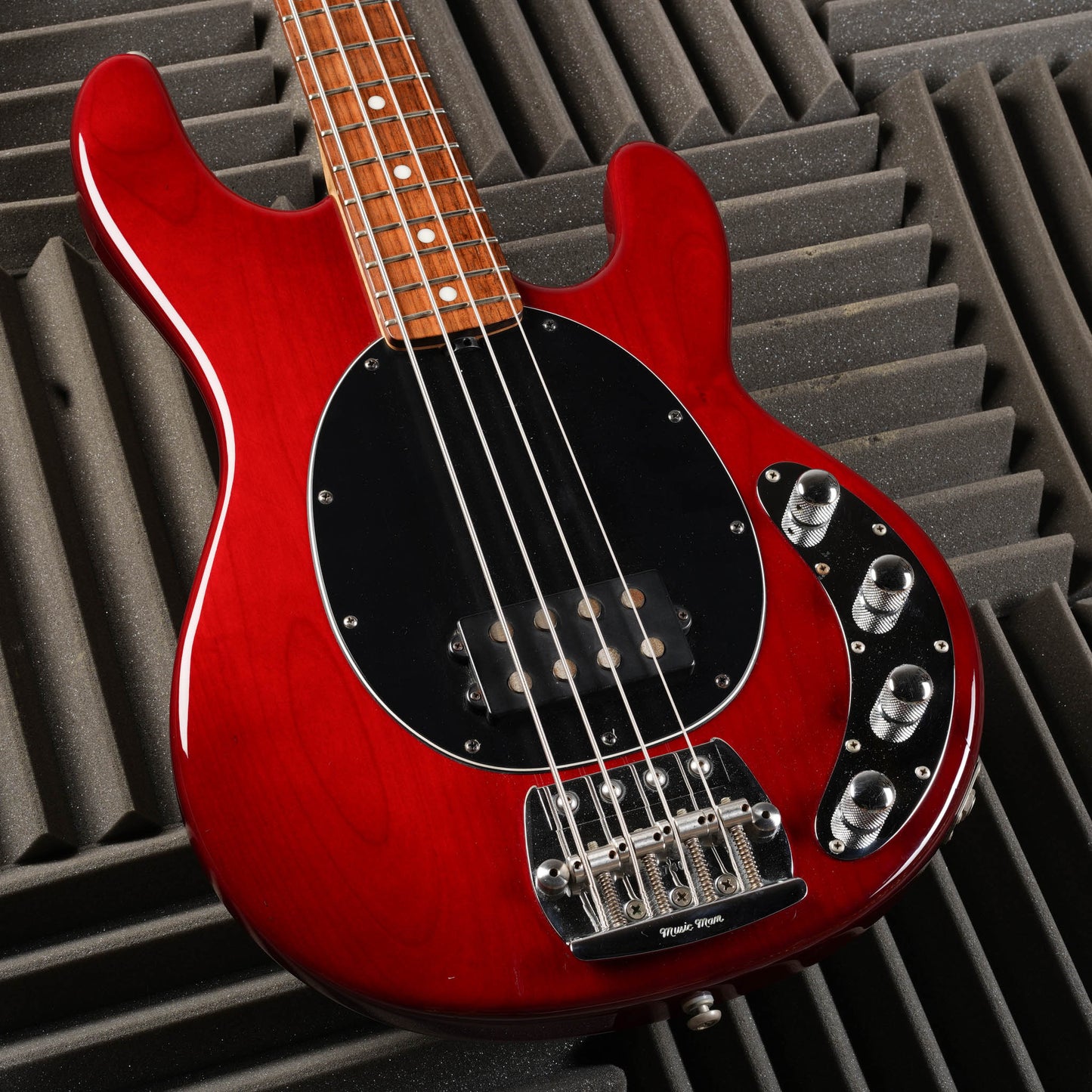 Ernie Ball Music Man StingRay 4 H with Rosewood Fretboard 1995 - Translucent Red