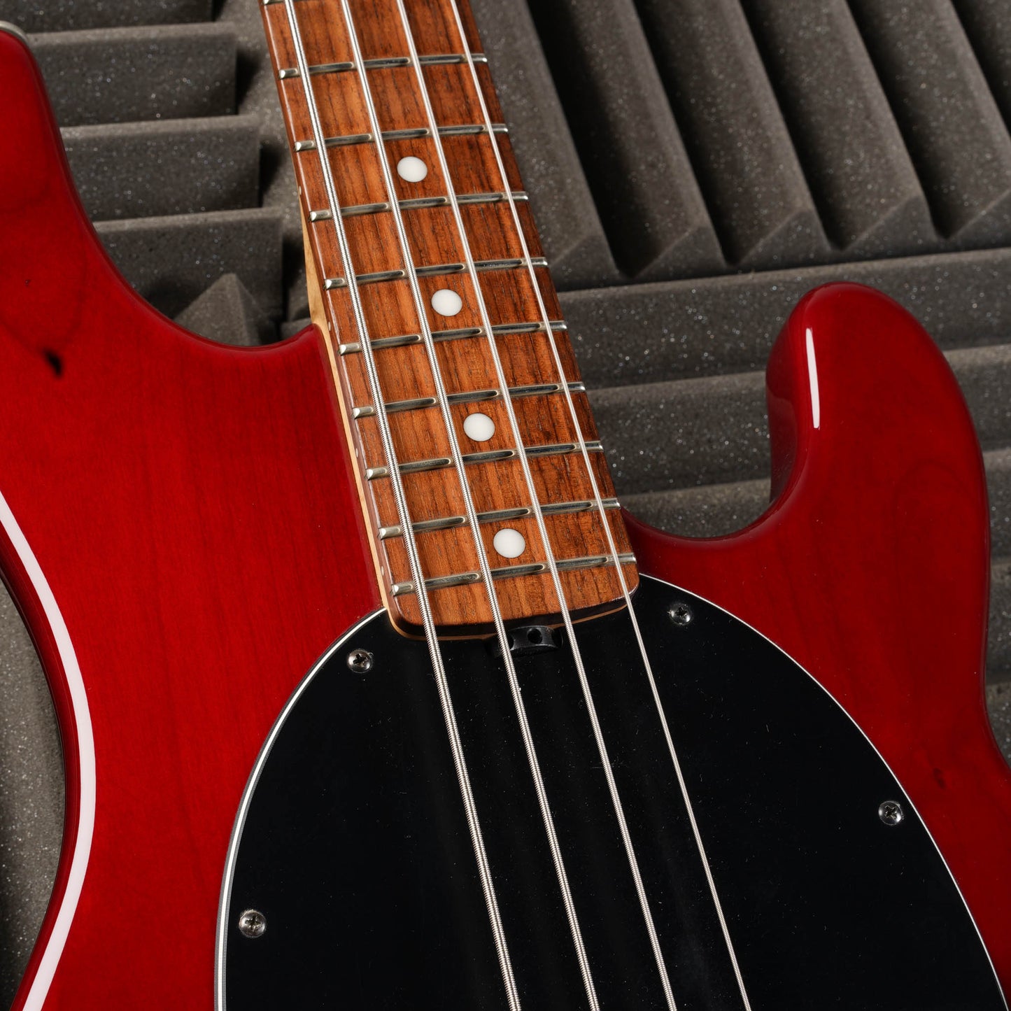 Ernie Ball Music Man StingRay 4 H with Rosewood Fretboard 1995 - Translucent Red