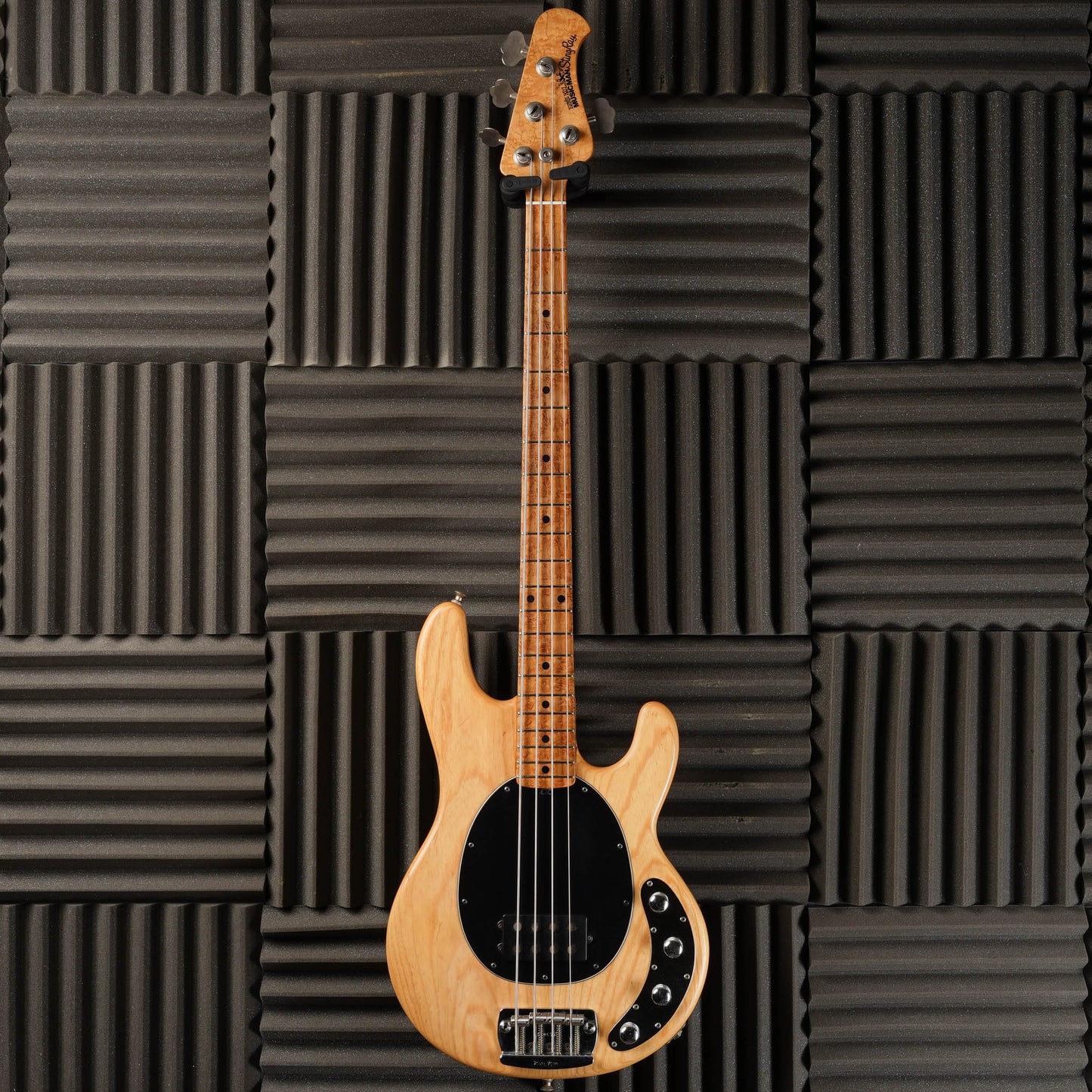 Ernie Ball Music Man StingRay 4 H with Maple Fretboard 1997 - Natural Velvet