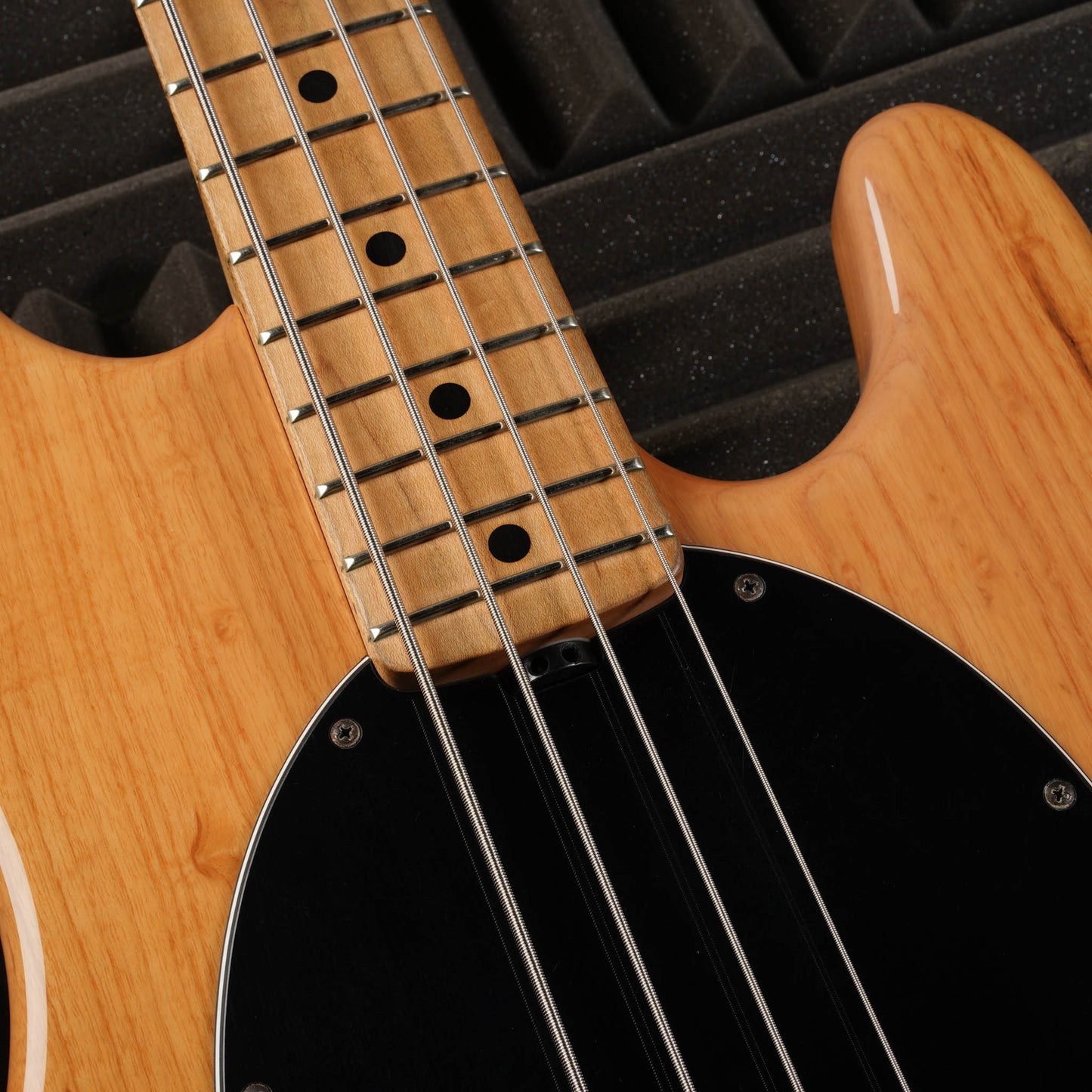 Ernie Ball Music Man StingRay 4 H String Through Body 2005 - Natural Gloss