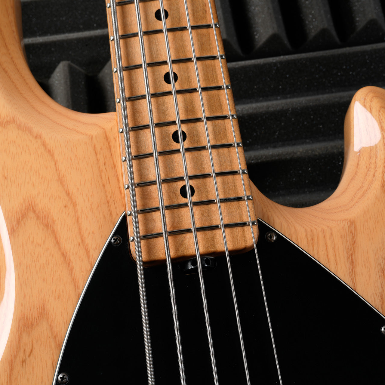 Ernie Ball Music Man StingRay 5 H with Maple Fretboard 1998 - Natural