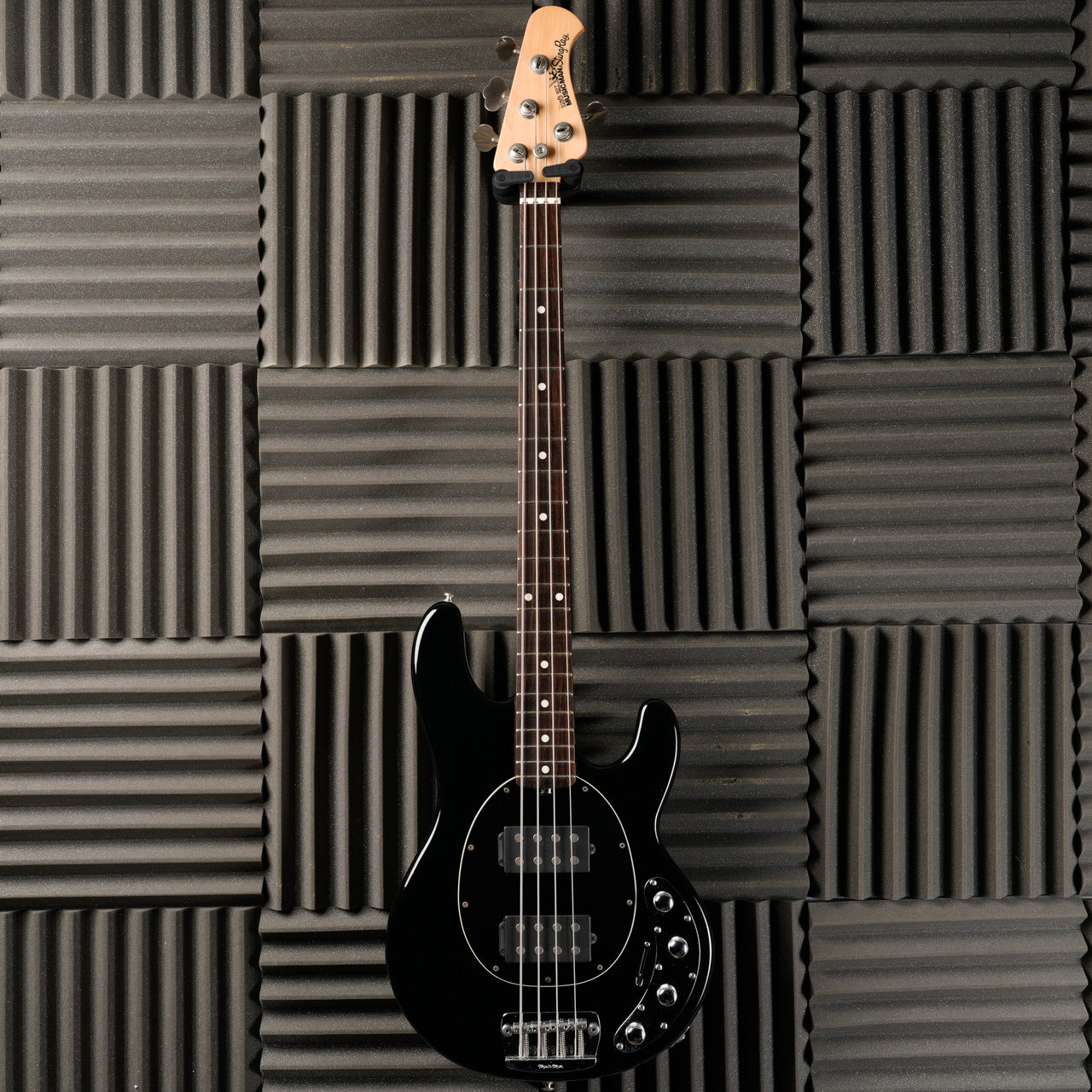 Ernie Ball Music Man StingRay 4 HH with Rosewood Fretboard 2006 - Black