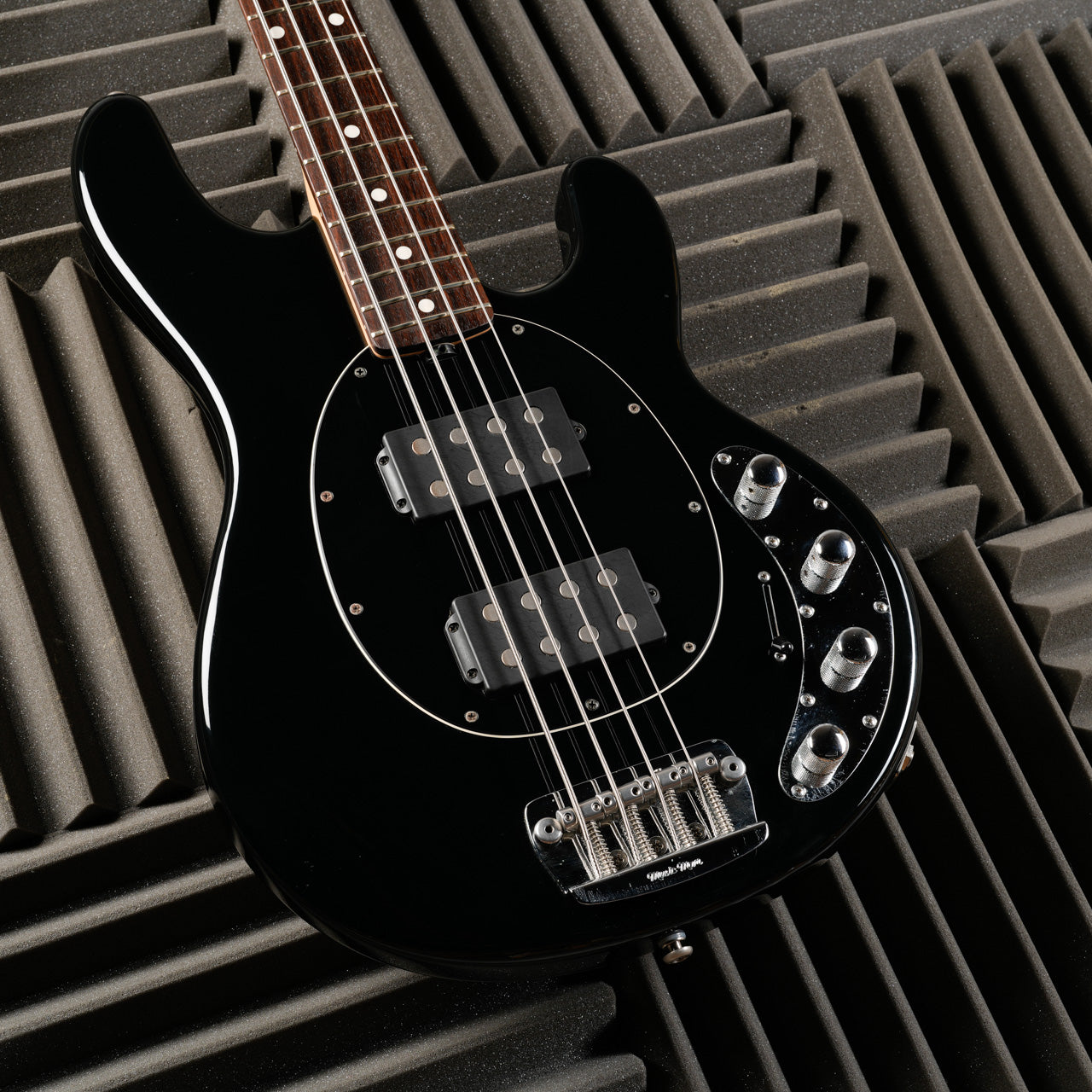 Ernie Ball Music Man StingRay 4 HH with Rosewood Fretboard 2006 - Black