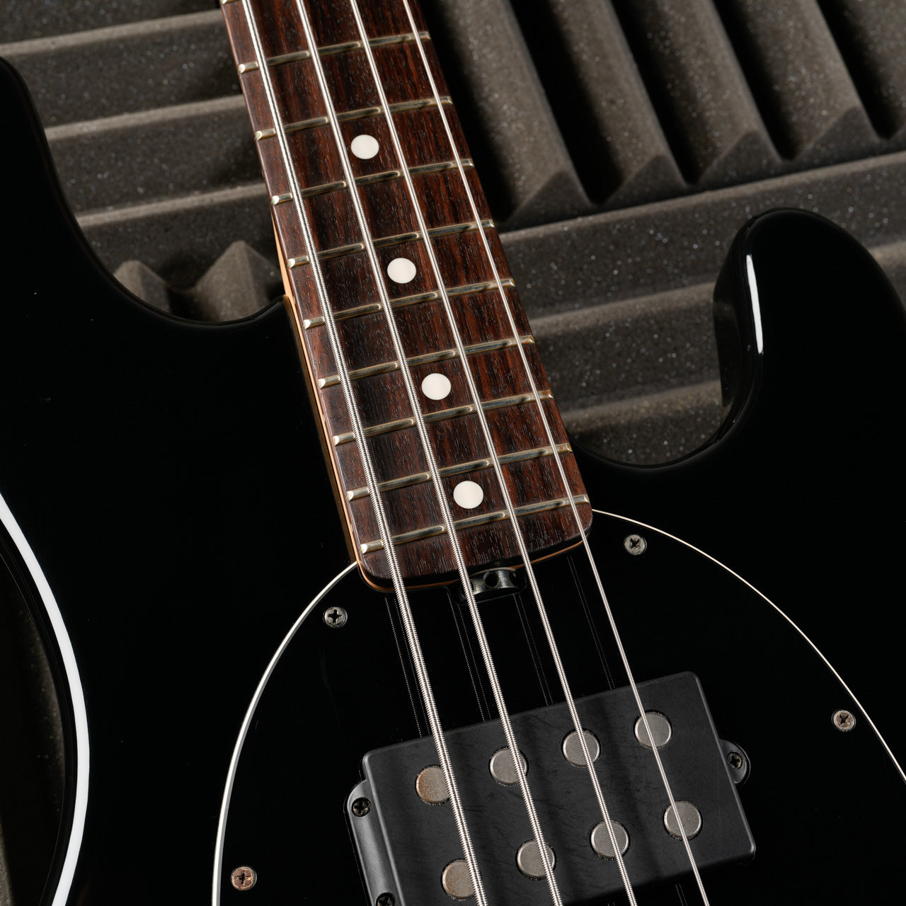 Ernie Ball Music Man StingRay 4 HH with Rosewood Fretboard 2006 - Black