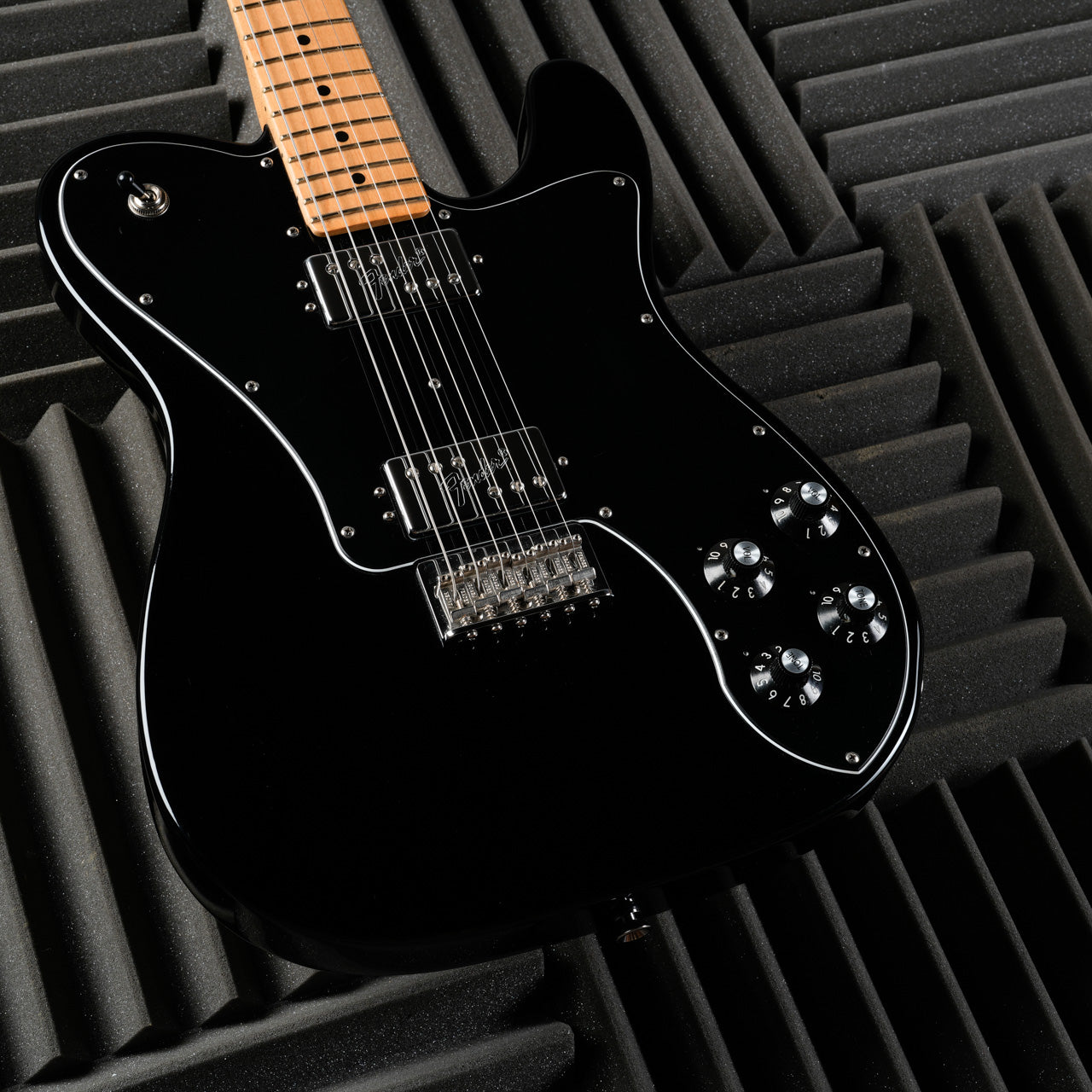 Fender American Professional Telecaster Deluxe Shawbucker with Maple Fretboard 2017 - Black