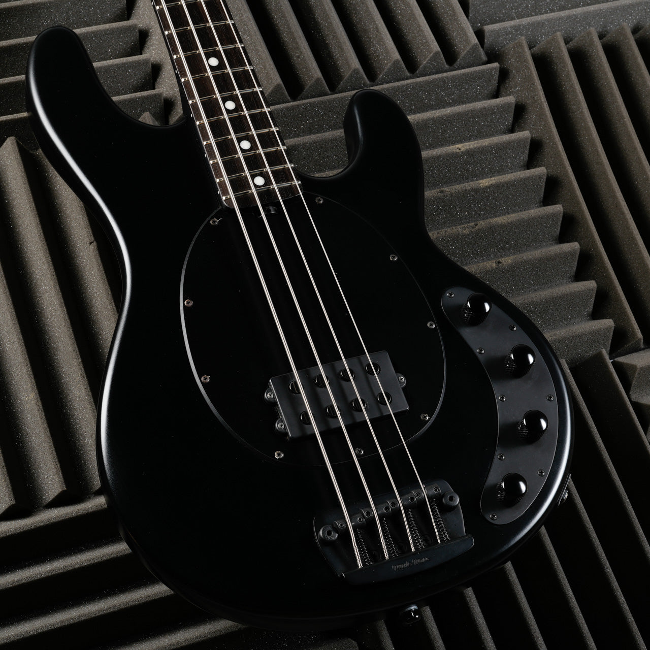 Ernie Ball Music Man StingRay 4 H 2016 - Stealth Black