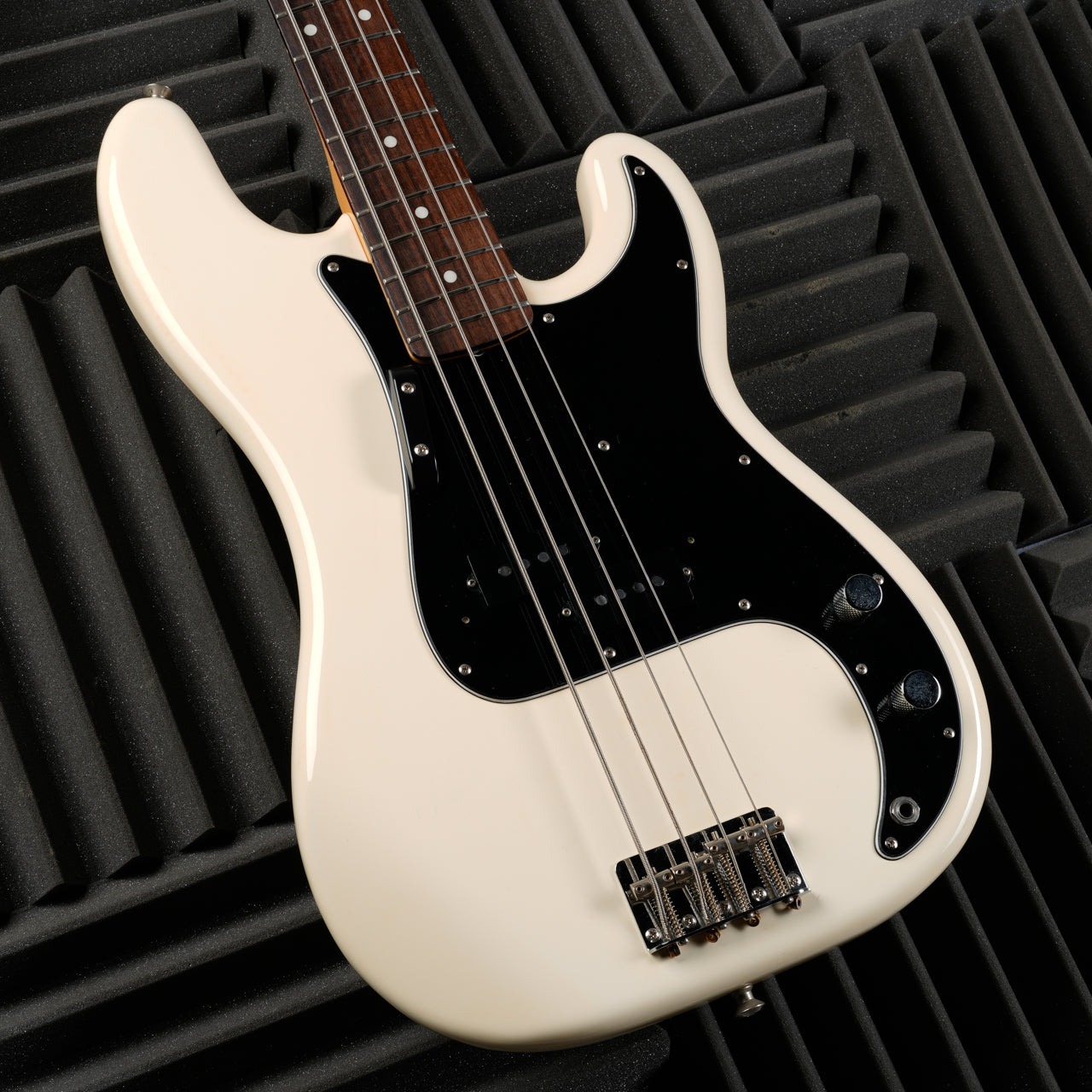 Fender PB-70 Precision Bass Reissue CIJ - 1999/2002 - Olympic White
