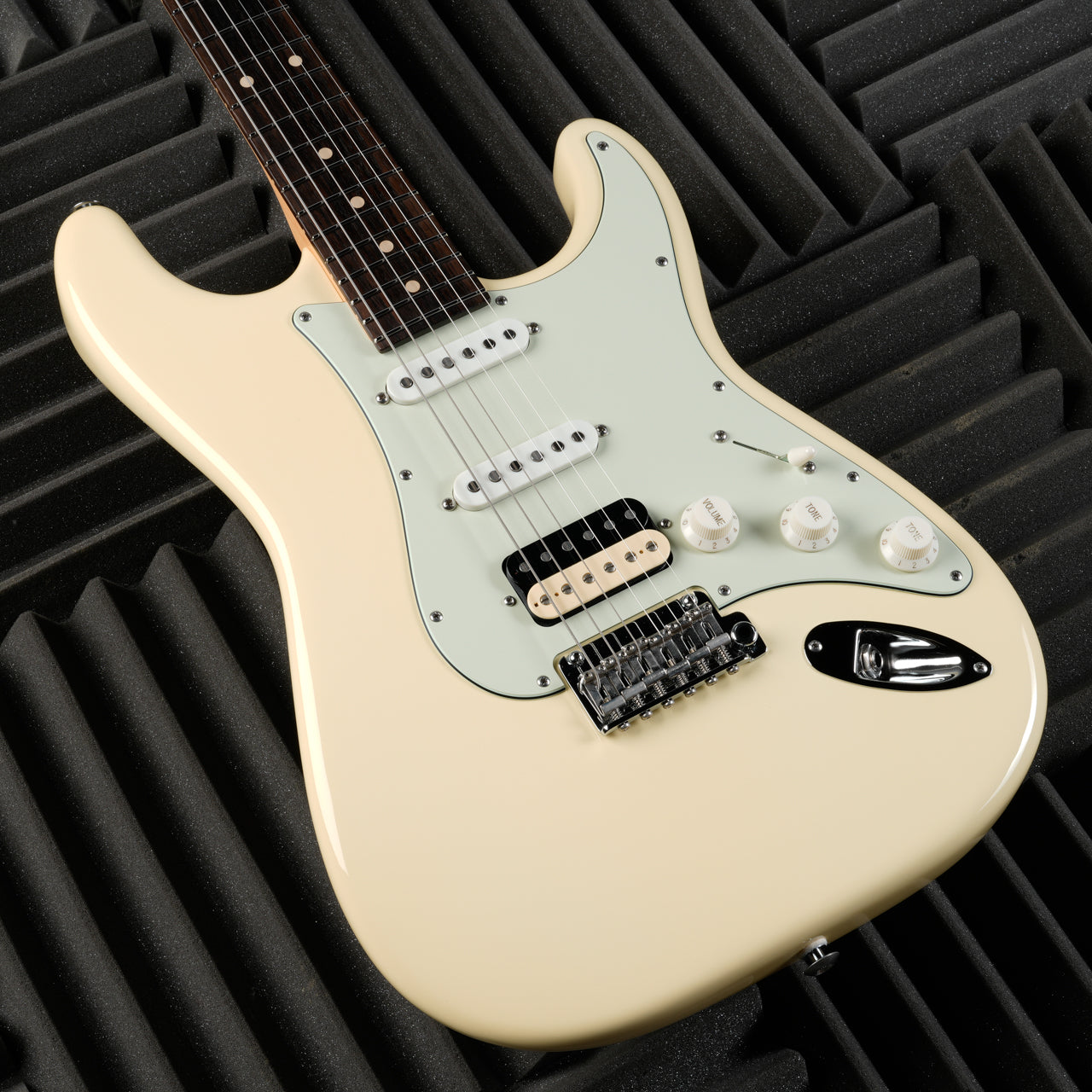 Suhr Classic S HSS with Rosewood Fretboard 2018 - Present - Vintage White