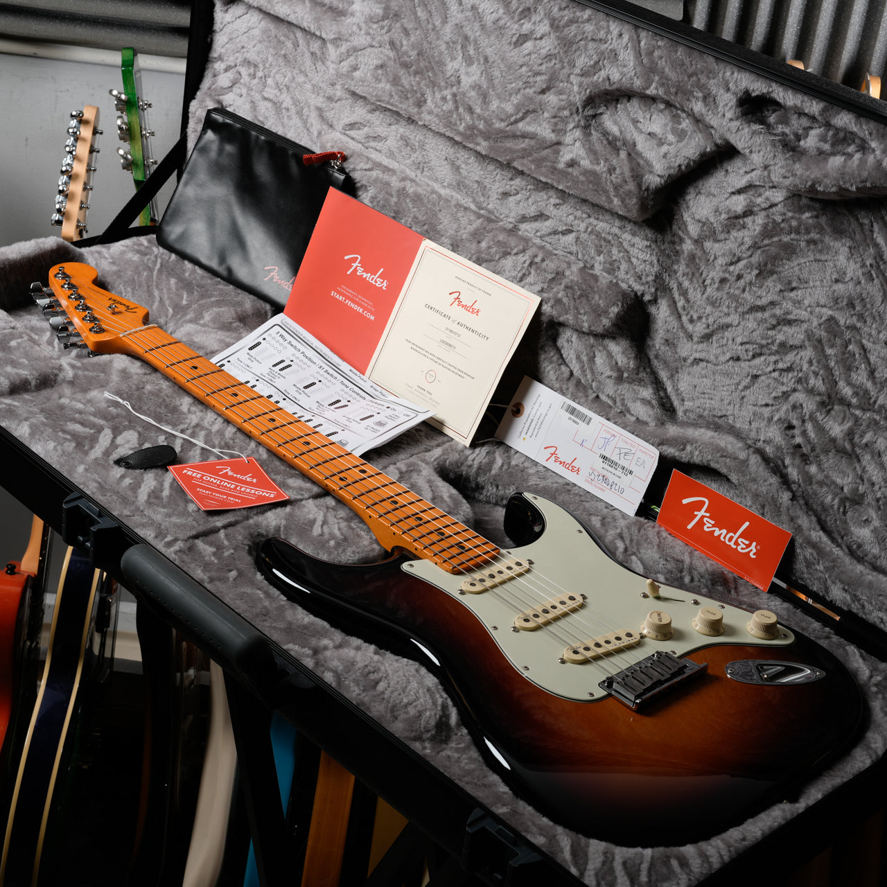 Fender American Ultra Stratocaster with Maple Fretboard 2023 - Ultraburst