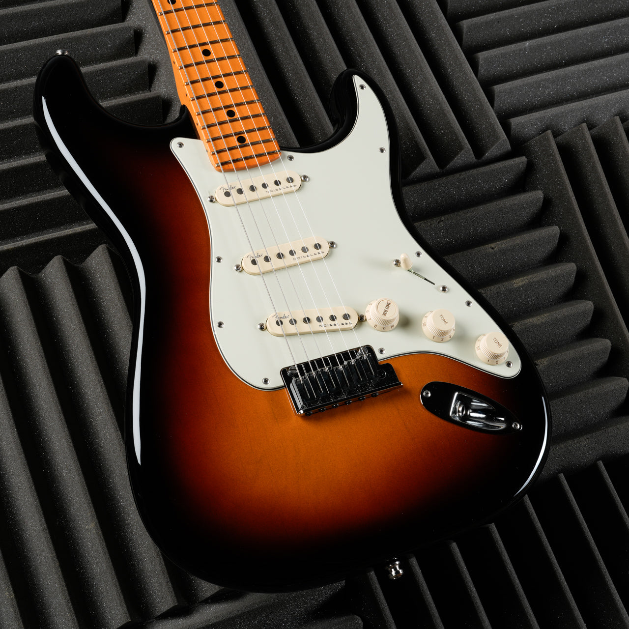Fender American Ultra Stratocaster with Maple Fretboard 2023 - Ultraburst