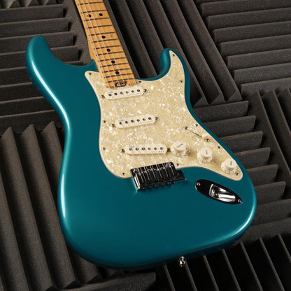 Fender American Elite Stratocaster with Maple Fretboard 2018 - Ocean Turquoise Metallic