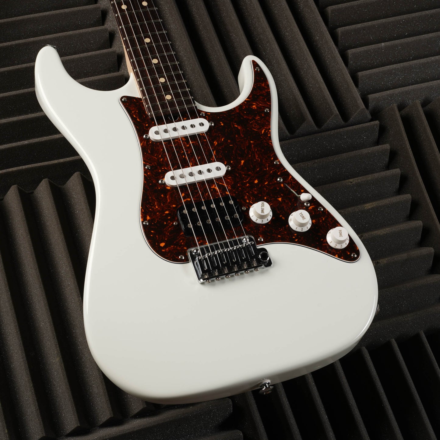 Suhr Pro Series S1 Alder Body with Rosewood Fretboard - White