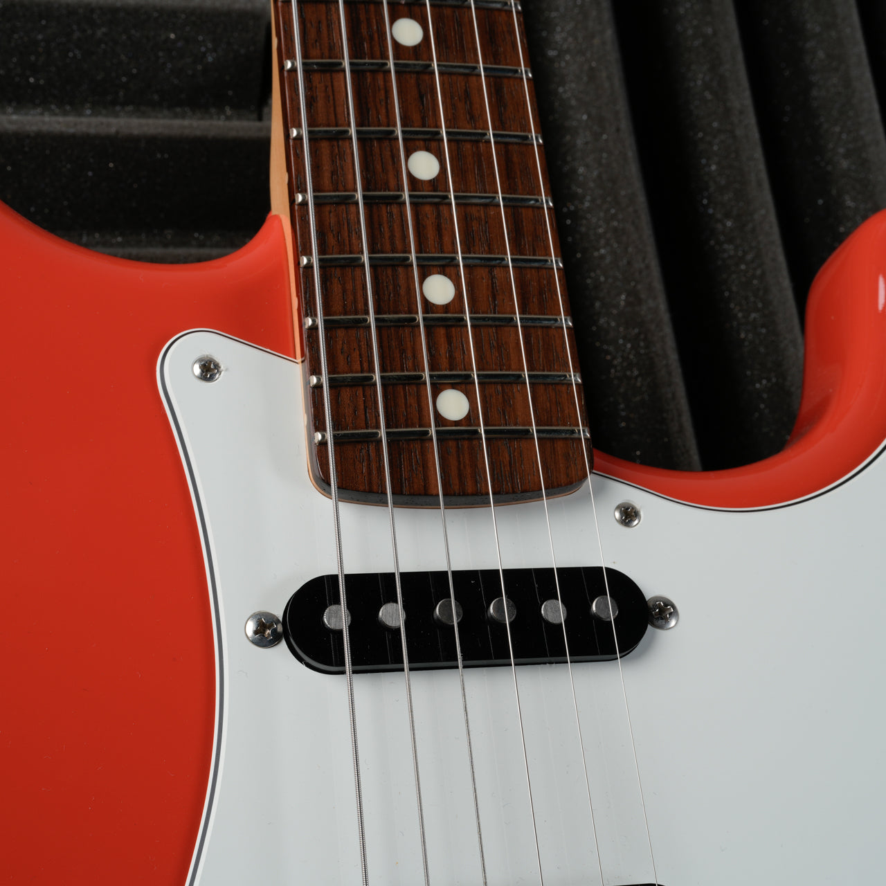 Fender MIJ Limited International Color Stratocaster 2022 - Morocco Red