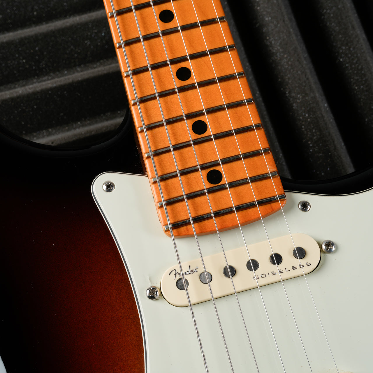 Fender American Ultra Stratocaster with Maple Fretboard 2023 - Ultraburst