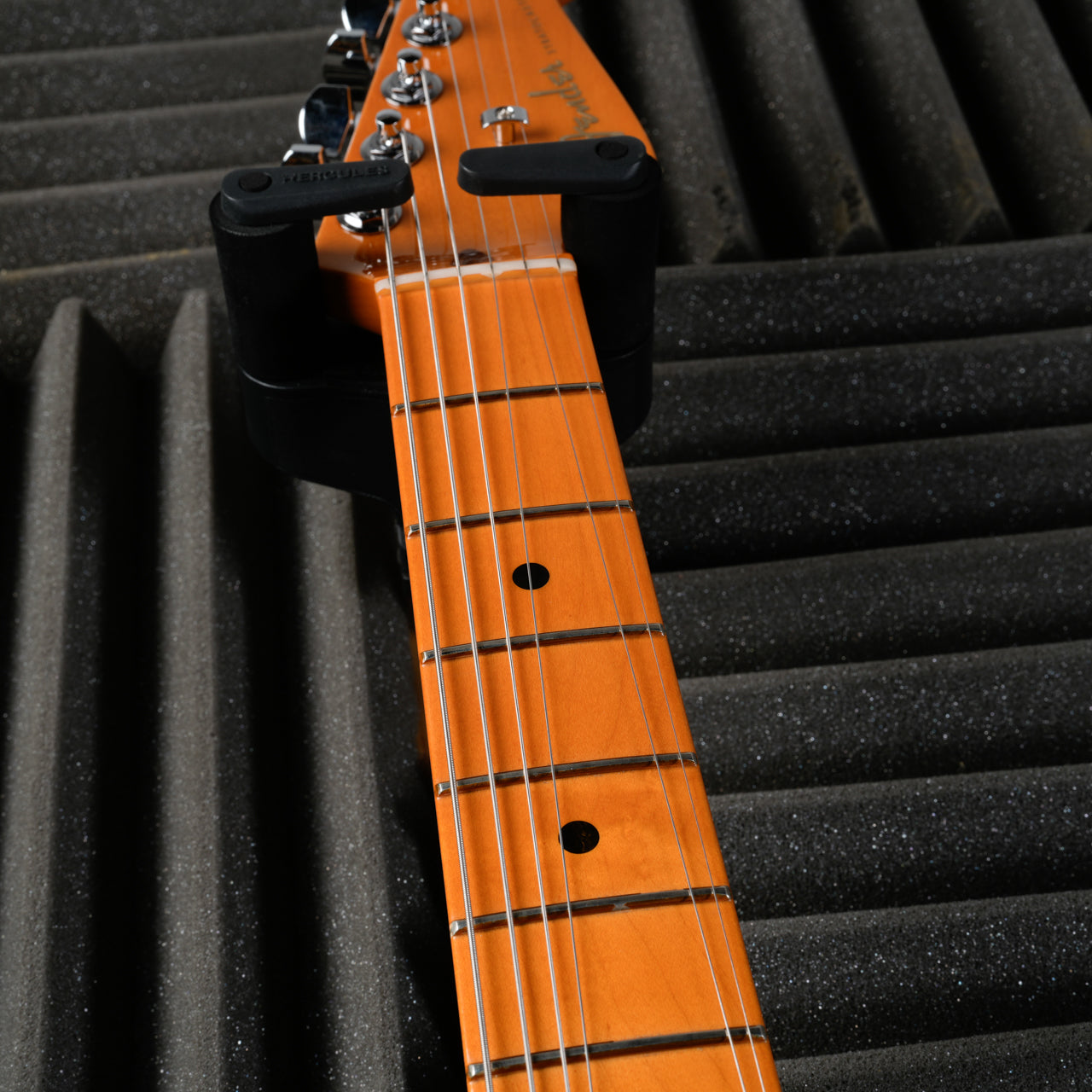 Fender American Ultra Stratocaster with Maple Fretboard 2023 - Ultraburst