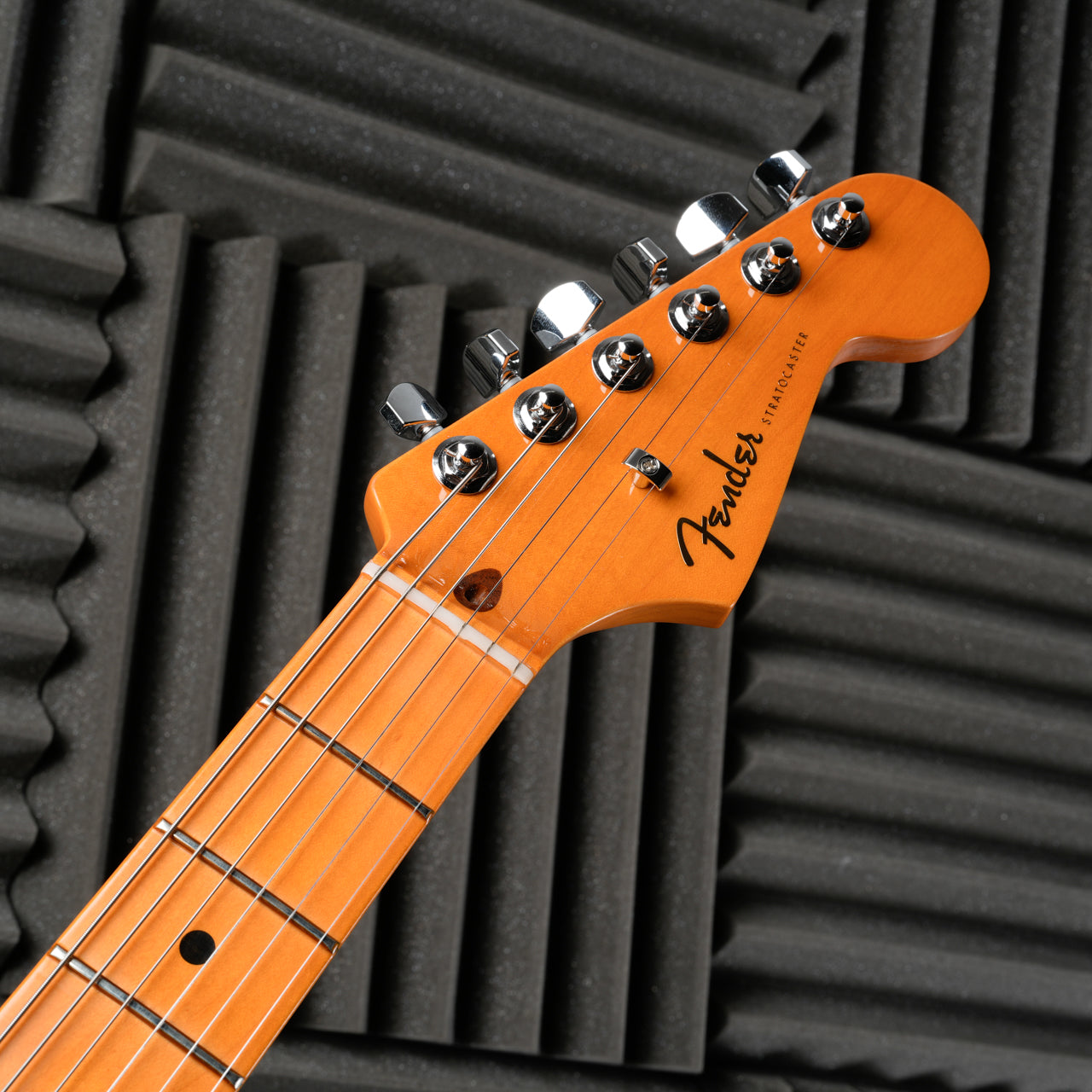 Fender American Ultra Stratocaster with Maple Fretboard 2023 - Ultraburst