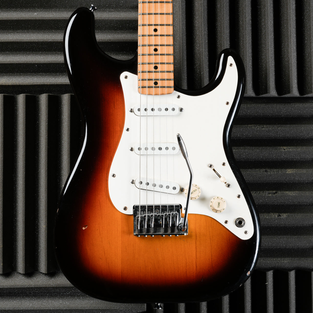Fender Standard Stratocaster (2-Knob) with Maple Fretboard 1983 - Sunburst