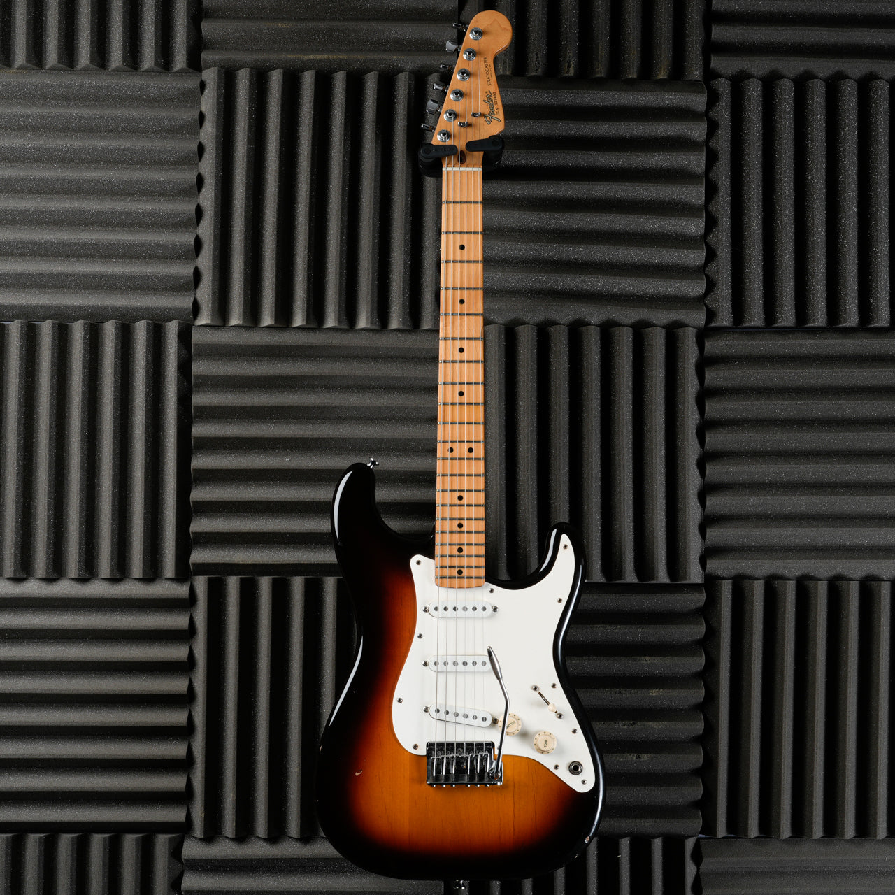 Fender Standard Stratocaster (2-Knob) with Maple Fretboard 1983 - Sunburst