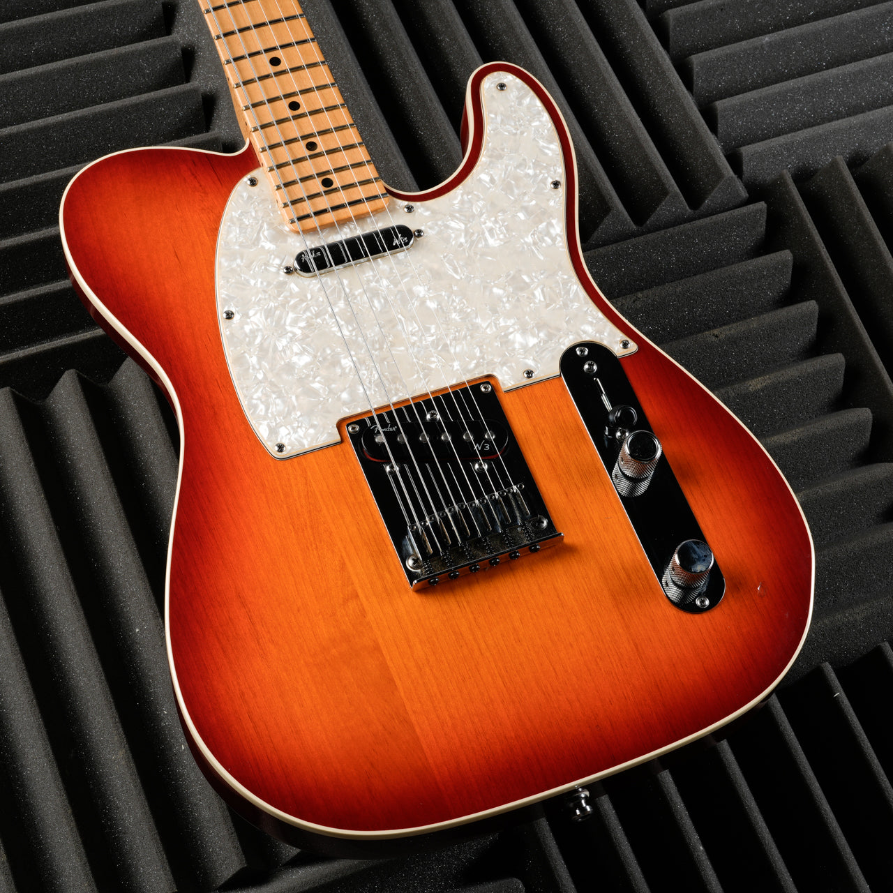 Fender American Deluxe Telecaster with Maple Fretboard 2015 - Aged Cherry Burst