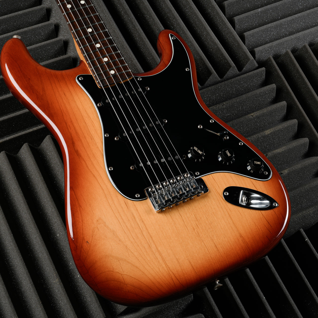 Fender "Dan Smith" Stratocaster with Rosewood Fretboard 1981 - 1983 - Sienna Sunburst